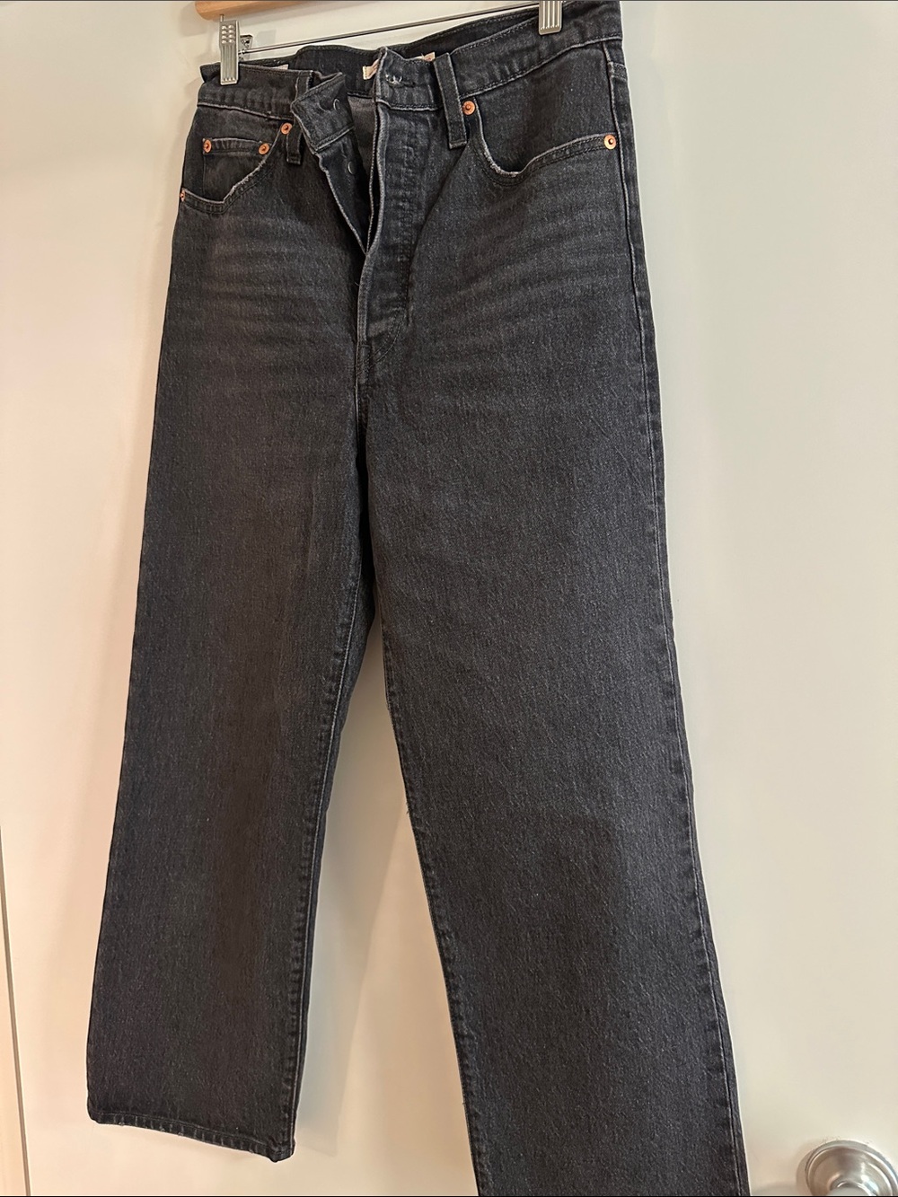 Levi’s Women Ribcage Cropped Straight-Leg Jeans